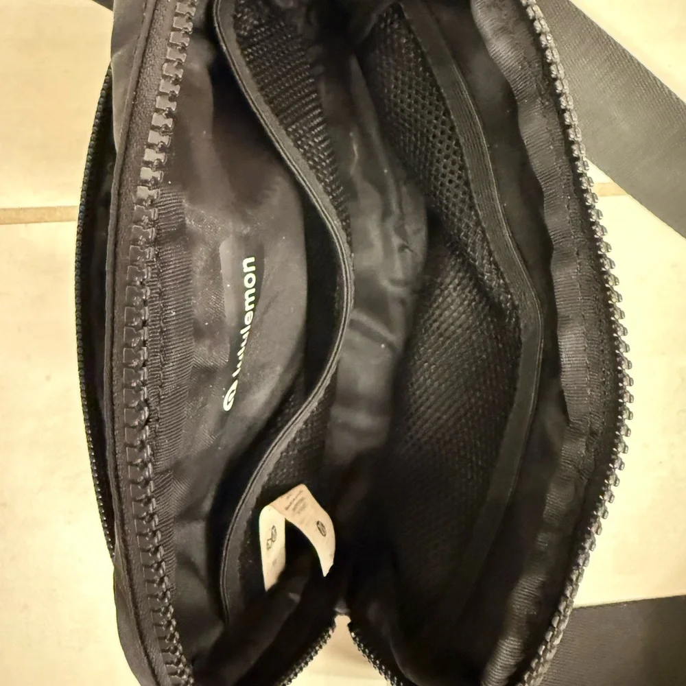 lululemon athletica Black Crossbody Bag - Picture 2 of 6